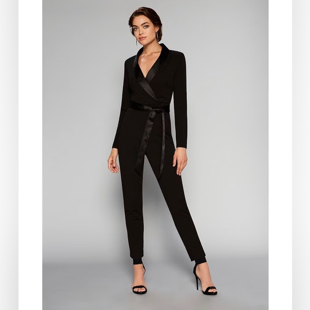 BNWT Adrianna Papell Size 10 Black Long Sleeve Crepe Tuxedo Collar Jumpsuit 🥂